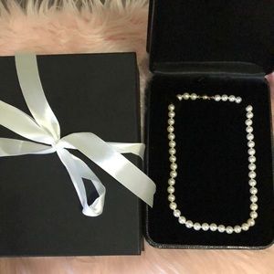 16inch White Pearl Necklace